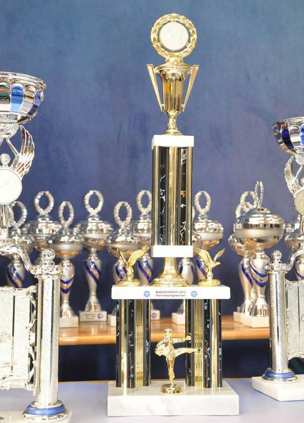 Manus Trophy 12 Pokale