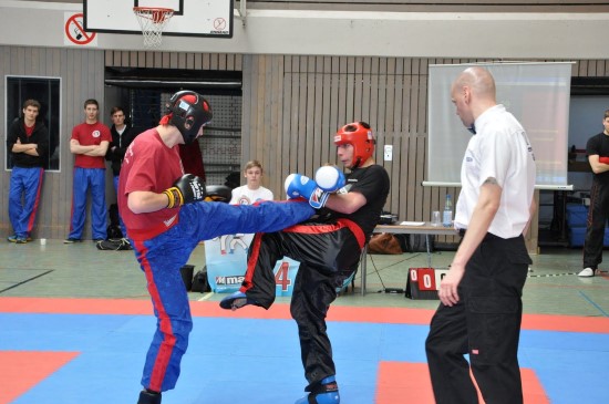 Challenge Serie 13 1.KT Enzo Enzo (links) siegt im LK bis 75 Kg