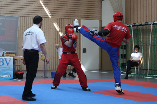 Challenge Serie 13 2.KT Hans Kick Hans (rechts) dominiert mit sauberen Techniken