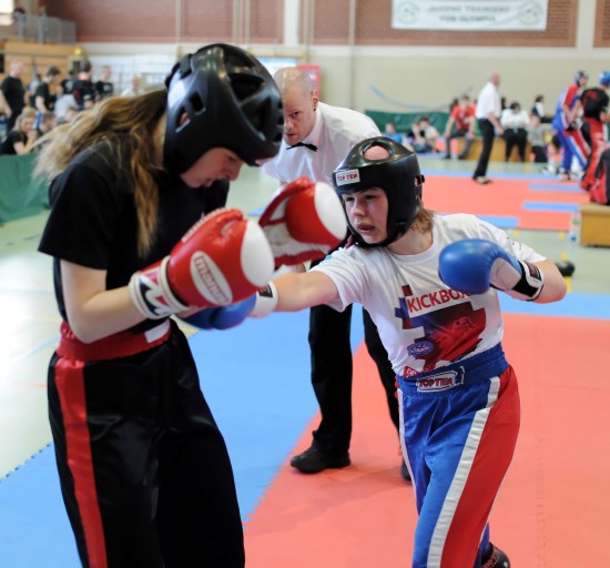 Alanja (rechts) gewinnt Gold