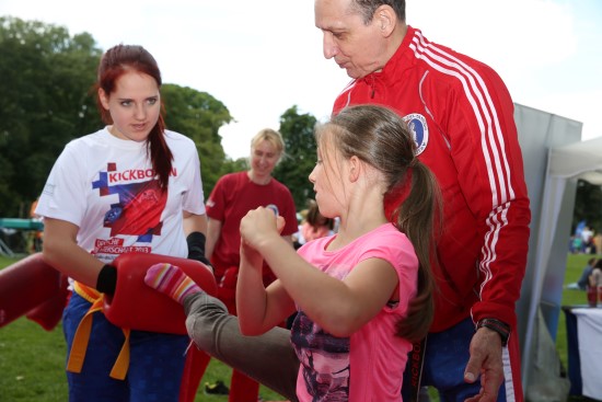 Sport&Spielfest 13 Ausprobieren1 Erste Kickversuche