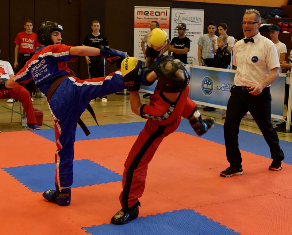 DSC_0964 Feidhlim (links) setzt klaren Treffer