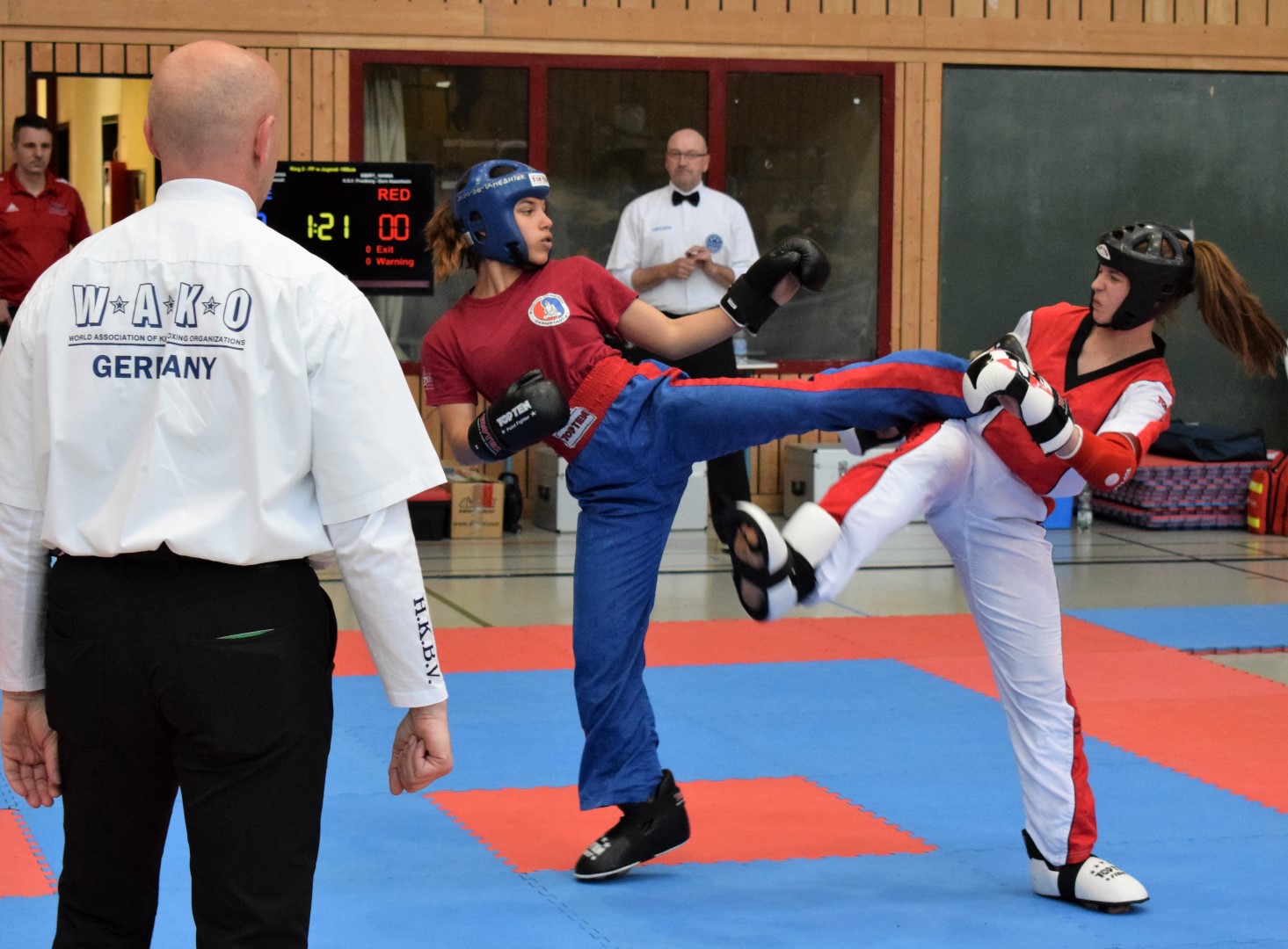 DSC_0464 (2) Adriana (links) gewinnt Gold und Silber