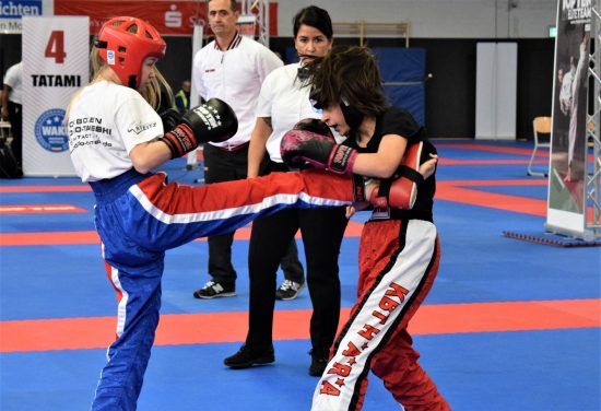 Antonia (links) gewinnt Silber und Bronze