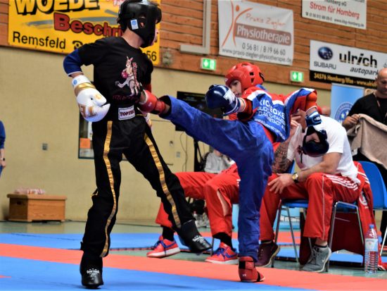 Samuel (rechts) gewinnt mit technischer Überlegenheit Gold