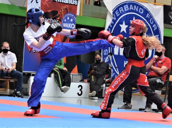 Rana (links) gewinnt Silber und Bronze