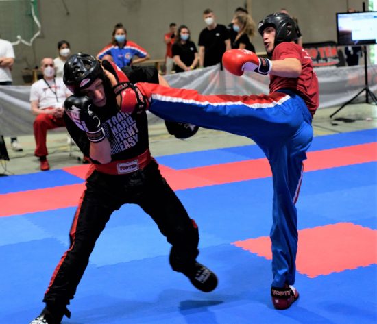 Niklas (rechts) dominiert und gewinnt Gold im LC